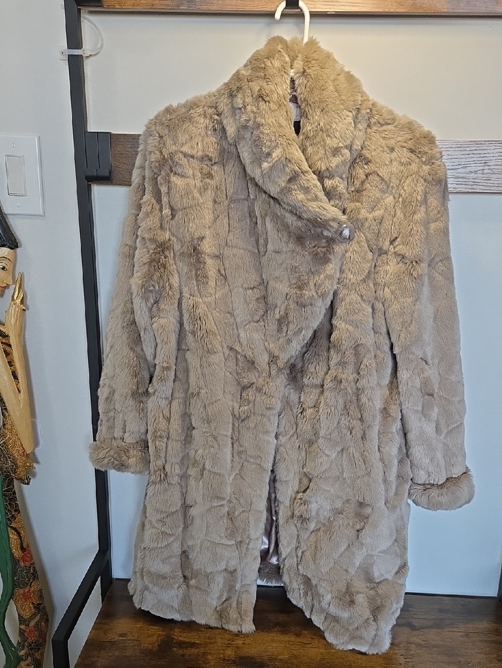Women's Plush Faux Fur Peacoat in Taupe-Style Beige Regal Heavy Old Money Vtg
